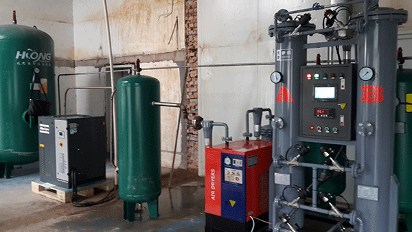 某制(zhi)藥廠(chang)使用(yong)60立方(fang)，純度(du)99.9%制氮(dan)機使(shi)用現(xian)場