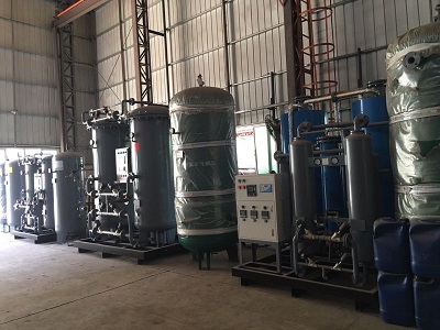 某(mou)大型鋁業(ye)公司600立方(fang)，純度99.999%制氮(dan)機安裝現(xian)場